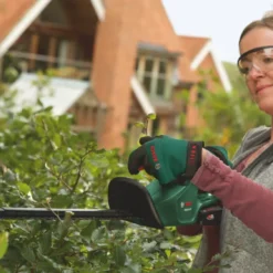 Bosch 45cm 18V 1 X 2.0Ah Li-Ion Cordless Hedge Cutter -Forest Garden Shop 110PF A3