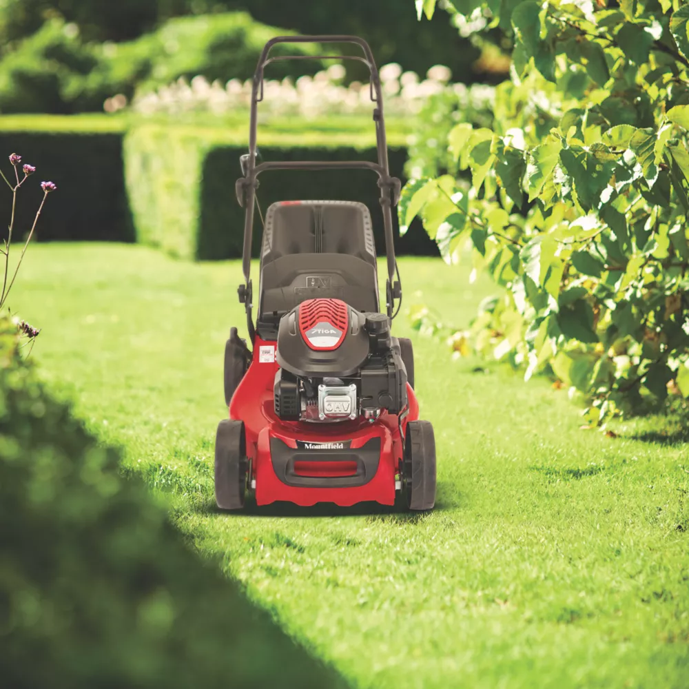 Mountfield HP185 46cm 139cc Hand-Propelled Rotary Petrol Lawn Mower 11 Mountfield HP185 46cm 139cc Hand-Propelled Rotary Petrol Lawn Mower - Image 9