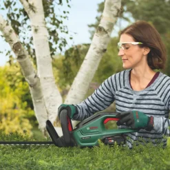 Bosch UniversalHedgeCut 18V-55 55cm 18V 1 X 2.5Ah Li-Ion Power For All Brushless Cordless Hedge Trimmer -Forest Garden Shop 360PF A3