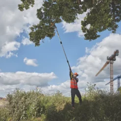 DeWalt DCMPS567P1 18V 1 X 5.0Ah Li-Ion XR Brushless Cordless 20cm Pole Saw -Forest Garden Shop 586JT A5