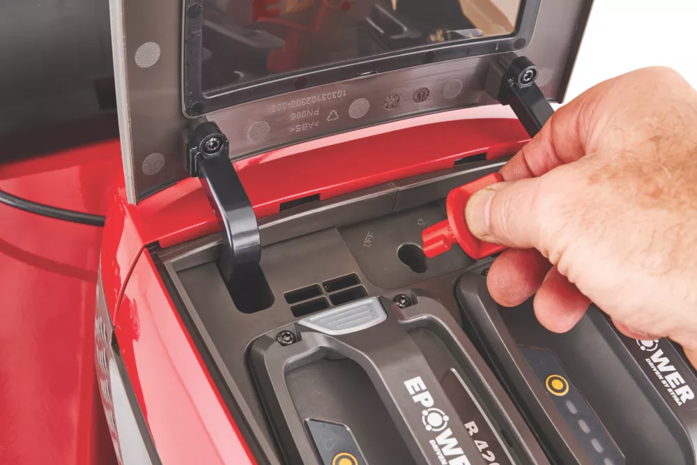 Mountfield Empress 41 Roller Li Kit 48V 2 X 4.0 Ah & 2.0Ah Li-Ion E-Power Brushless Cordless 41cm Self-Propelled Rotary Lawn Mower 6 Mountfield Empress 41 Roller Li Kit 48V 2 X 4.0 Ah & 2.0Ah Li-Ion E-Power Brushless Cordless 41cm Self-Propelled Rotary Lawn Mower - Image 4