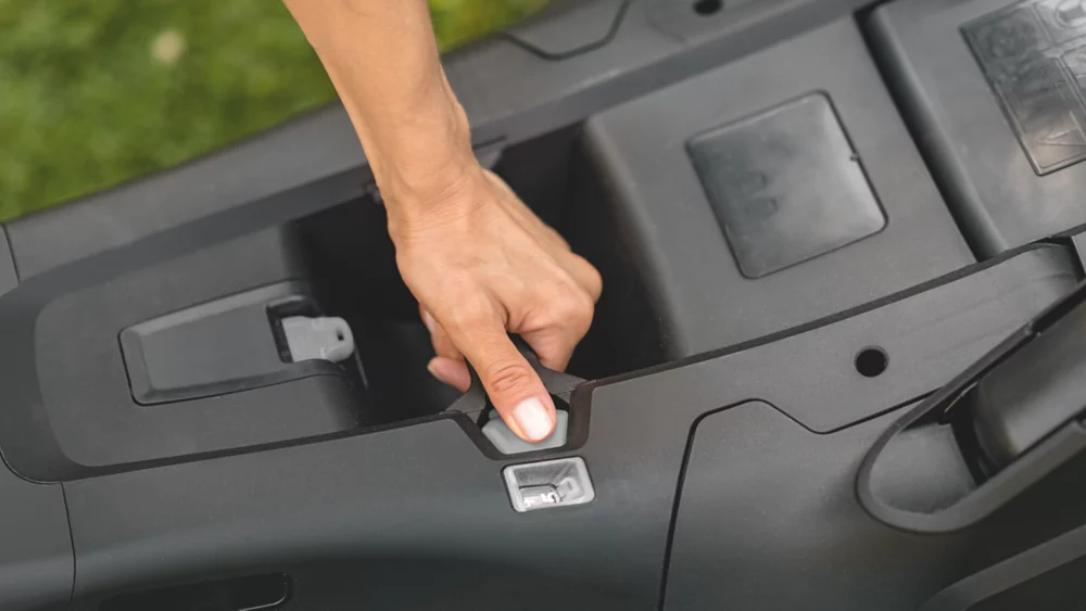 Bosch AdvancedRotak 36-650 36V 1 X 4.0Ah Li-Ion Brushless Cordless 40cm Lawn Mower 5 Bosch AdvancedRotak 36-650 36V 1 X 4.0Ah Li-Ion Brushless Cordless 40cm Lawn Mower - Image 3