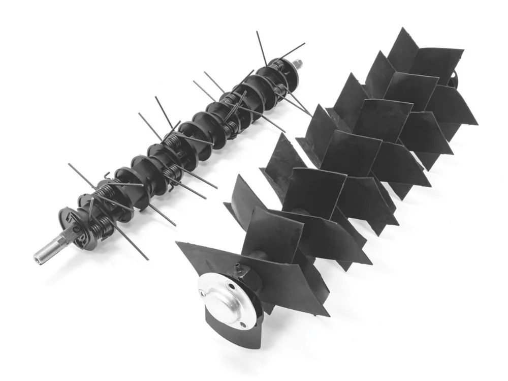 Webb WEPS400 212cc 40cm Petrol Lawn Scarifier & Raker 5 Webb WEPS400 212cc 40cm Petrol Lawn Scarifier & Raker - Image 3