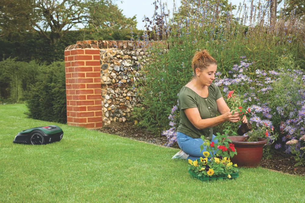 Bosch 18V 2.5Ah Li-Ion Power For All Brushless Cordless 19cm Indego M 700 Robotic Lawn Mower 5 Bosch 18V 2.5Ah Li-Ion Power For All Brushless Cordless 19cm Indego M 700 Robotic Lawn Mower - Image 3